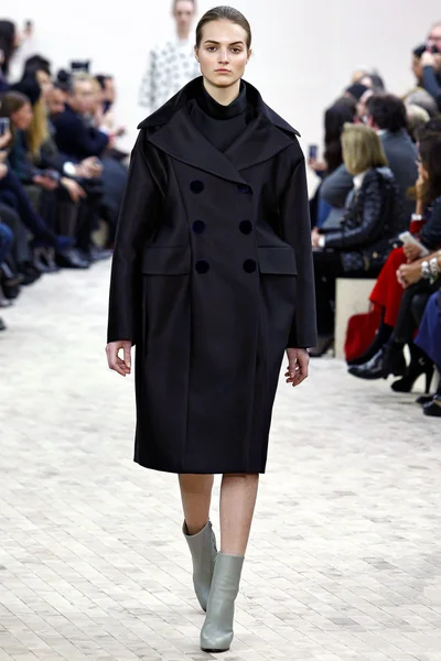 Look 32